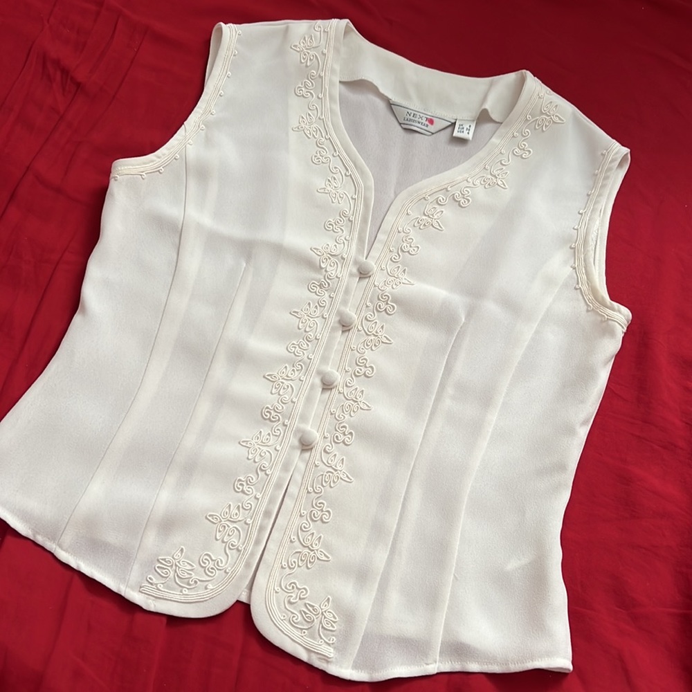 Next cute, sweet, Crepe vest, covered buttons,